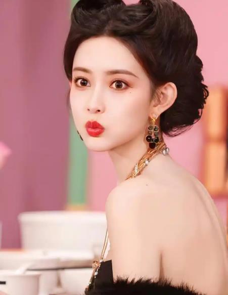 孟子义要学歌心慌慌的 孟子义因周深为自己主演的《百花杀》献唱主题曲《红尘慌慌》，
