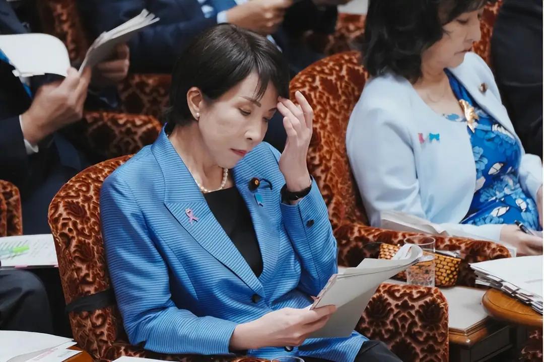 谁给你的底气。高市早苗“嘴炮”挑衅没撑几天，日本就急着派高官来华求和，这波“先狂