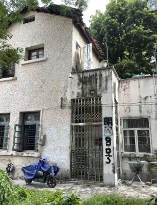 花重金托人照看老家房产，反倒引狼入室！广州东山口一事让人气愤不已。房主常年定居海