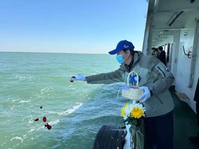 挺有意思的！女儿把父亲和弟弟给告了！

这事就发生在上海的一个家庭，死因是因为一