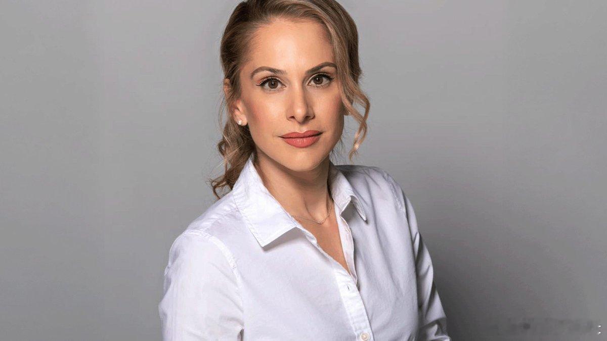 美国名嘴安娜·卡斯帕里安：以色列其实牢牢掌控着美国政府。她解释说，甭管白宫里坐的