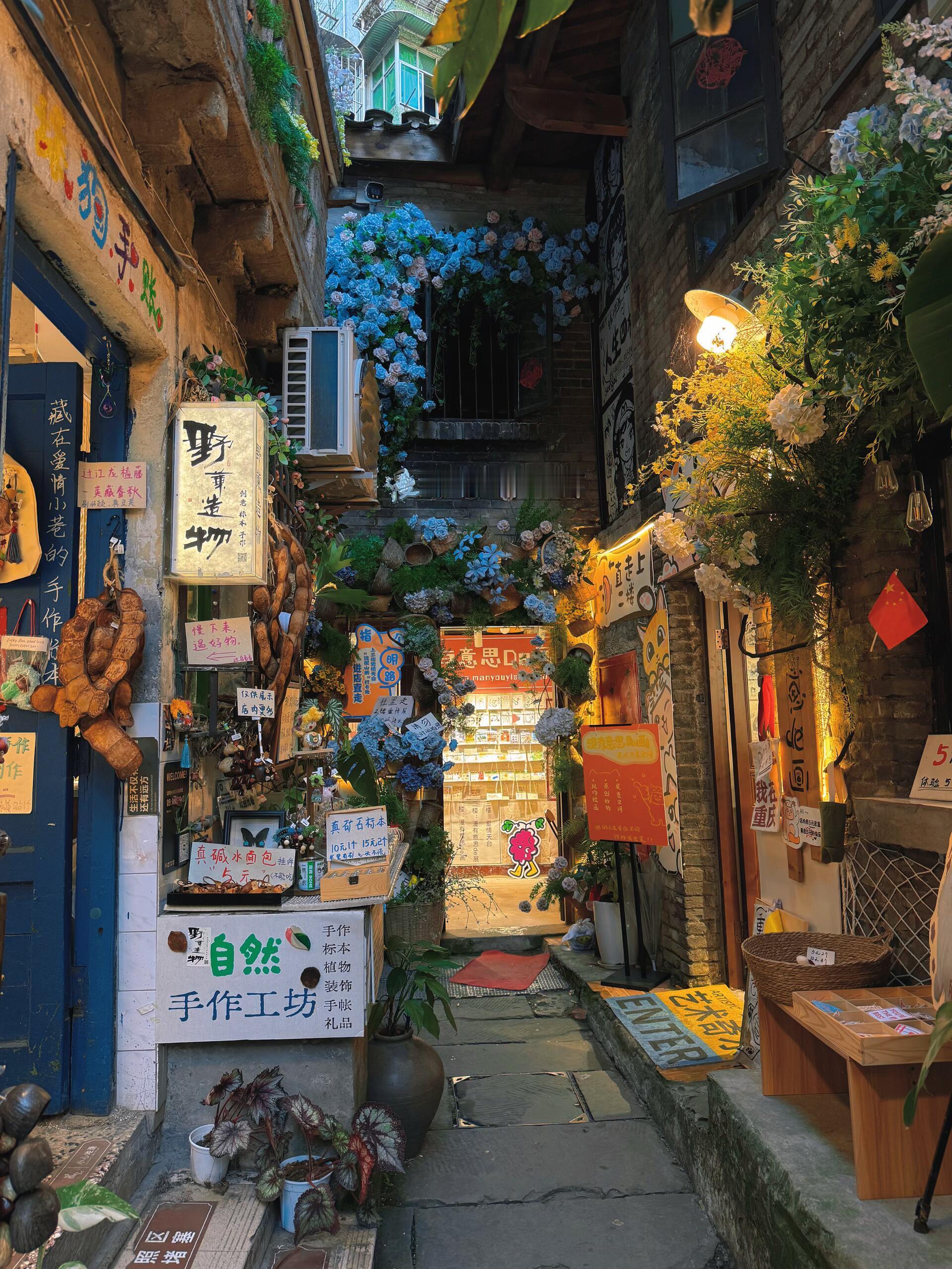 出门探店、住宿、吃饭、找停车场，时不时碰上隐形消费。有一个榜单是收集大家真实踩坑