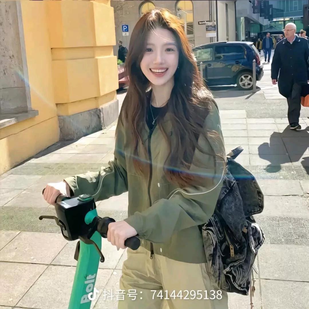 元气少女骑共享单车，元气满满的一天！