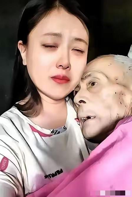 [微风]泪目！河南商丘，一老人在医院看病，自知可能要不行了，就跟女儿说想喝一碗面