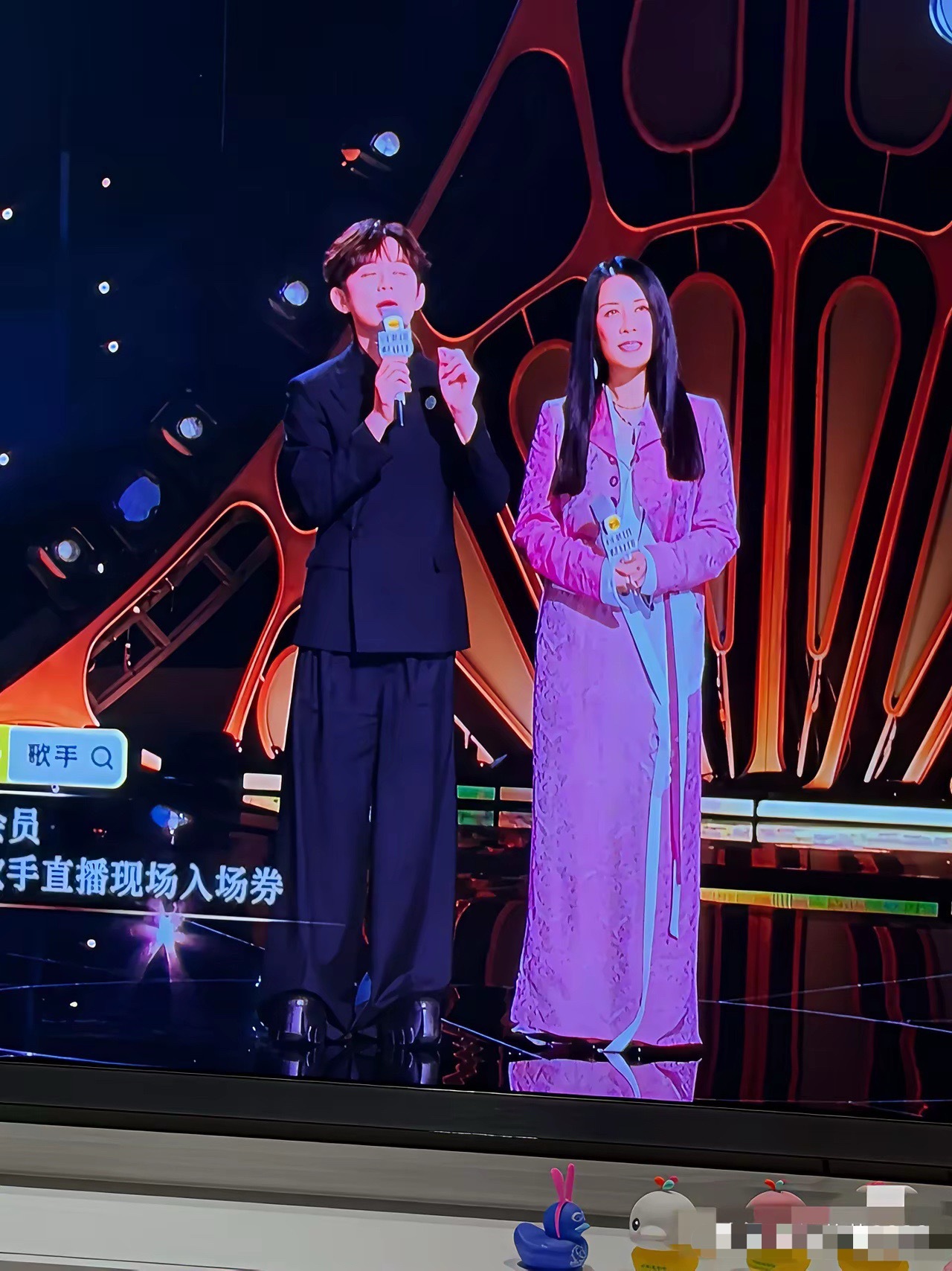 何老师这鞋子崴一下可了不得 