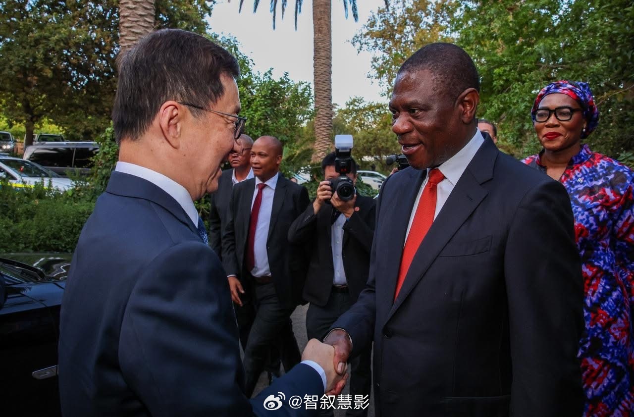 🇿🇦🇨🇳南非副总统马沙蒂莱宴请韩正副主席。开普敦当地时间3月26日傍晚，