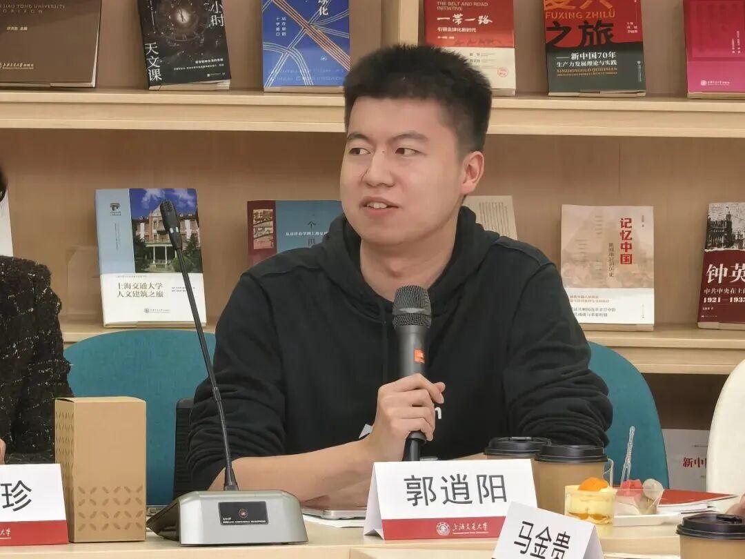 新致软件董事长辞任，29岁儿子接班，并代行董秘职责