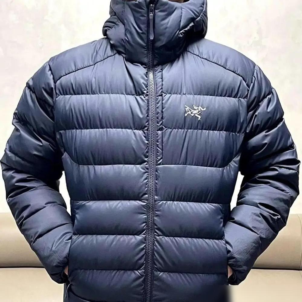 中间档位的羽绒服快被冻死了，那点钱买不到面子也买不到里子。

今年200元以下的