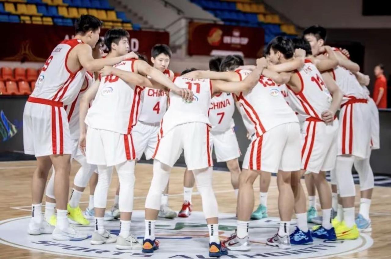 恭喜中国U18男篮！79-66力克新西兰，昂首挺进U18亚洲杯决赛🔥顶住对手末