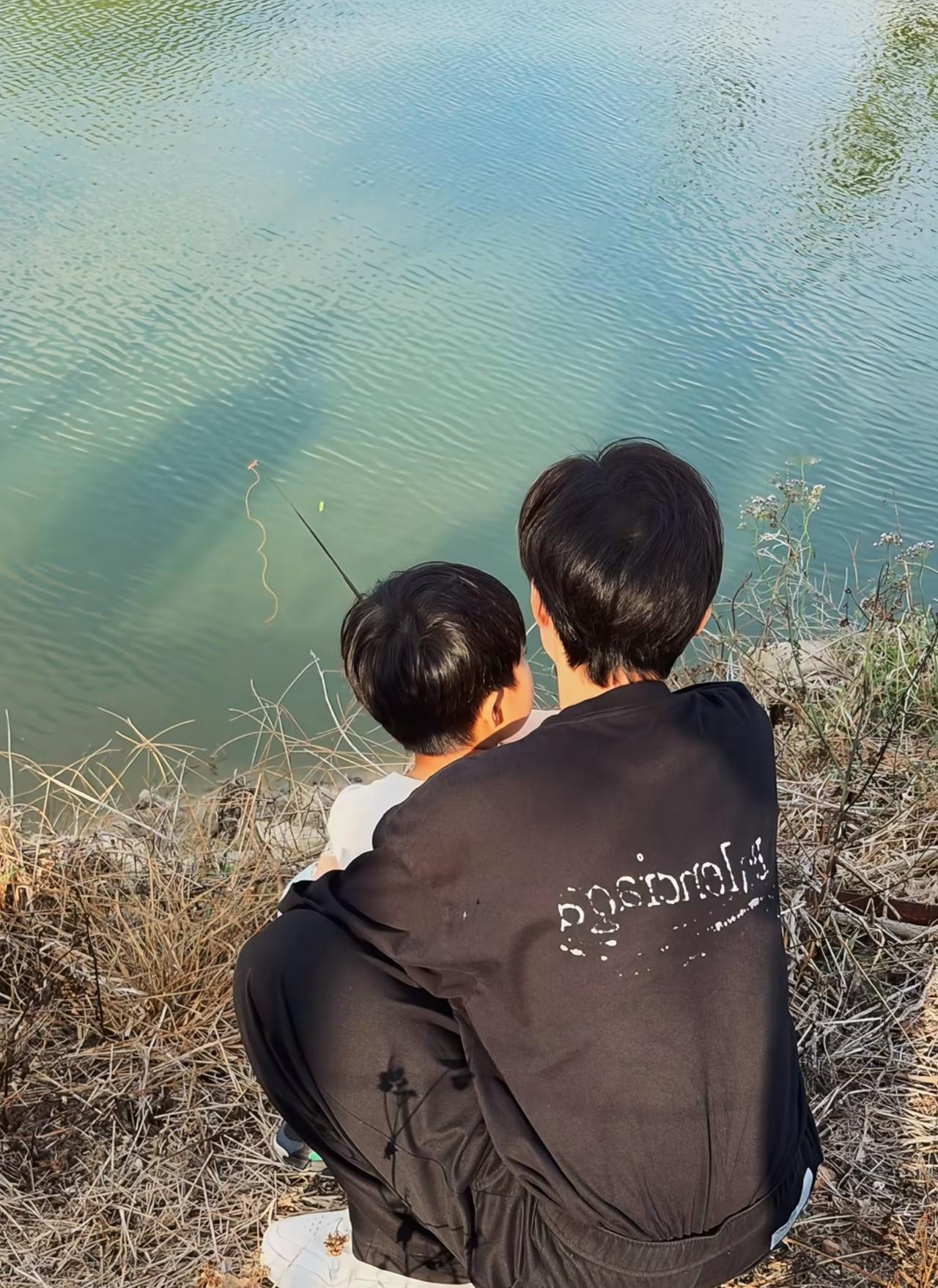 生哥与儿子们钓了好多鱼！
看到云姐发的小📕书视频，心里终于释怀了。
本来一直对