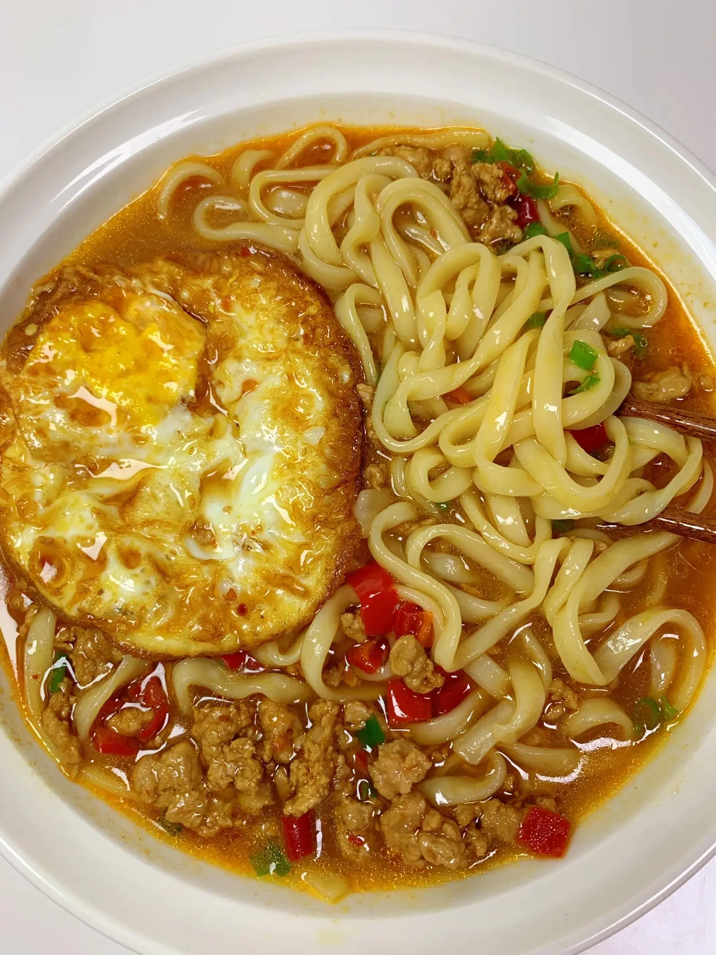 赶快去做这个面，嘎嘎香。哈喽大家，今天吃肉末剁椒面 香辣开胃，面条劲道...