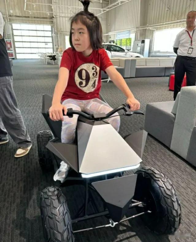 特斯拉最便宜「电动车」开卖只要1.2万！上架秒抢空，你冲不冲？