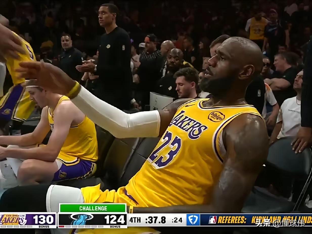 让人动容！斯玛特谈詹姆斯：
​“我问勒布朗。”
​“他不累吗？”
​“勒布朗说很