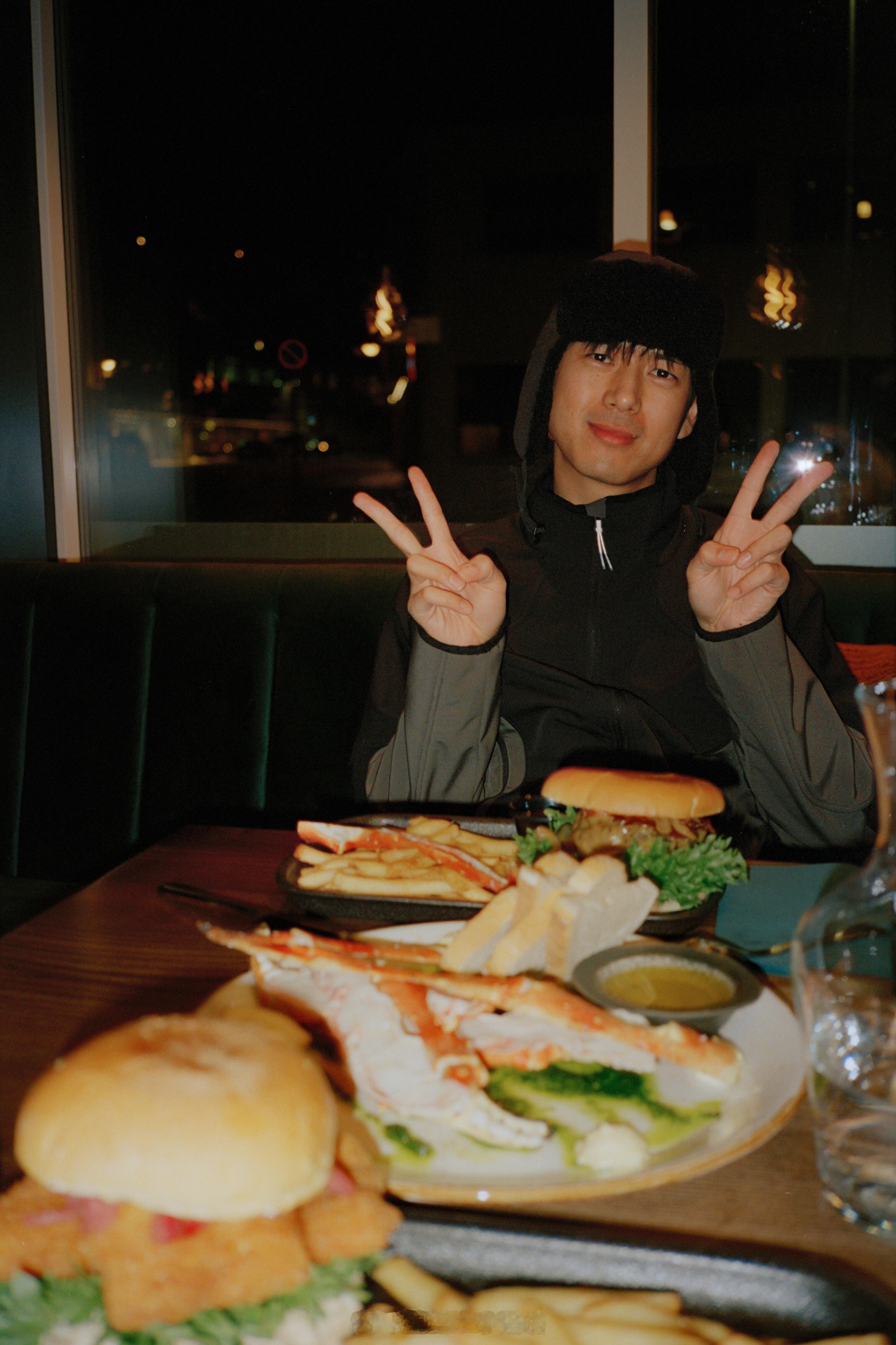 李现links两个人就是一个团队 好的关系就是一支队伍，李现这句话太真实，相互扶