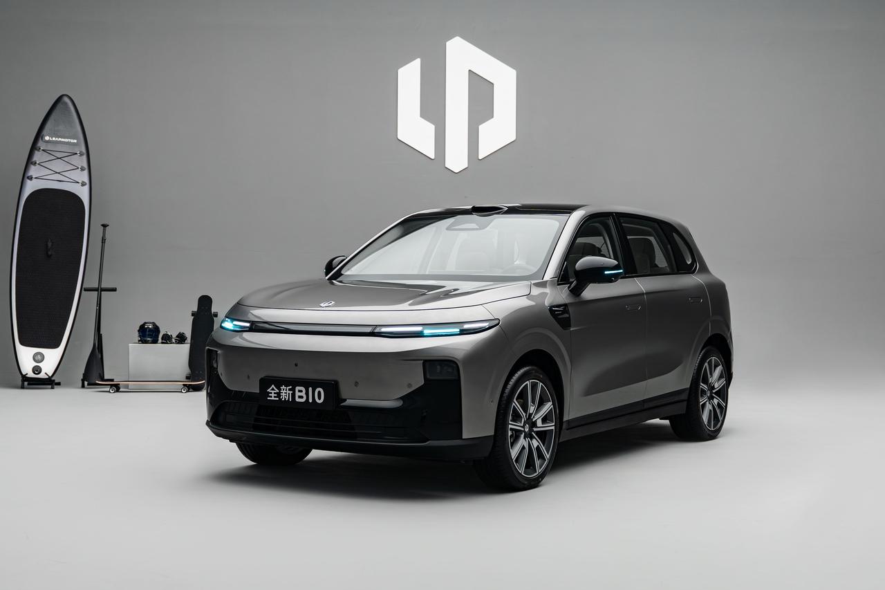 都是十来万的SUV，差距比我想象中大
 
上周末约了几个朋友去公园野餐，到了停车