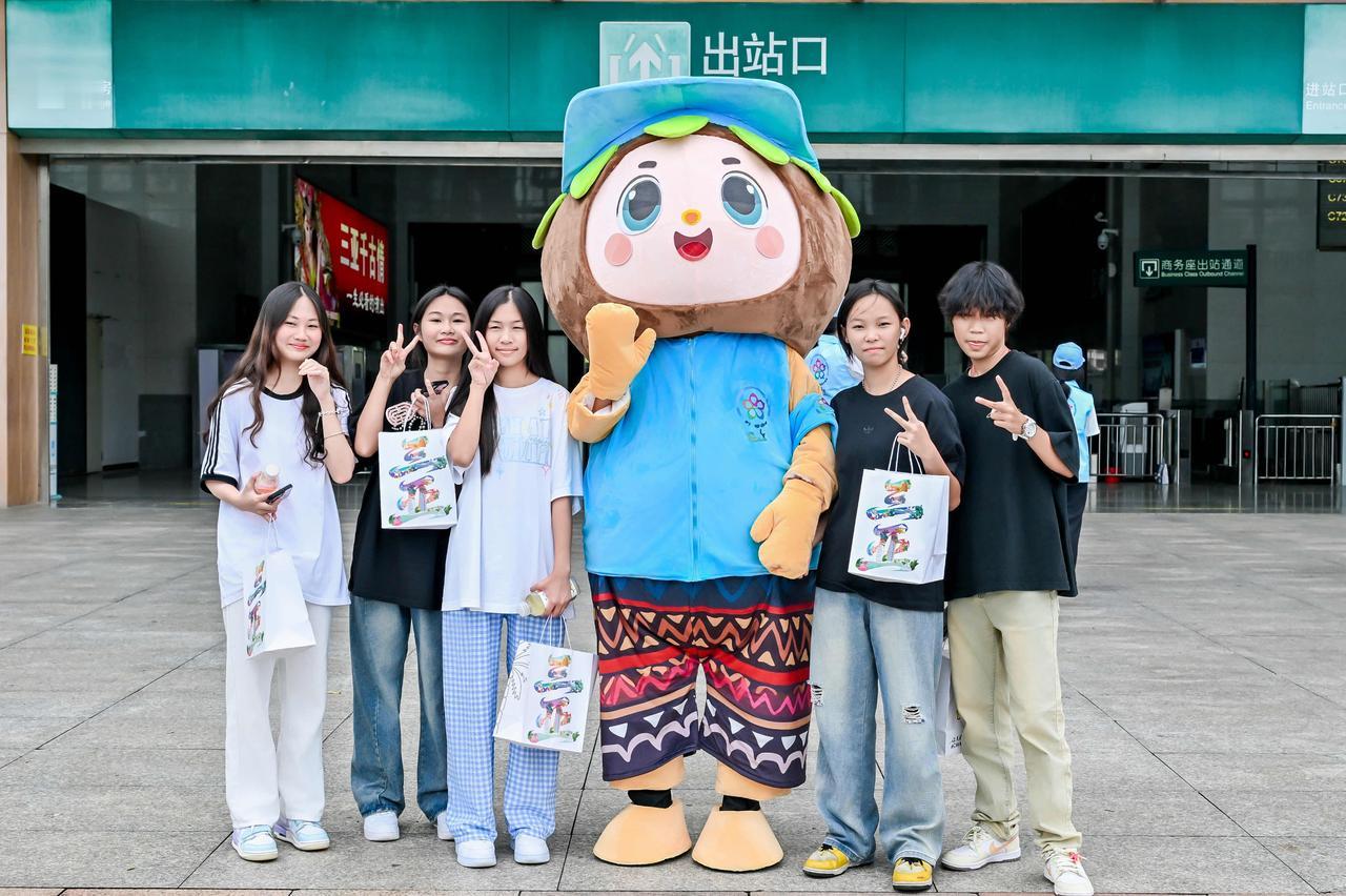 🌴国庆节来三亚过中秋，刚到达就收到礼物，太惊喜啦


速拆箱我的「三亚惊喜大礼