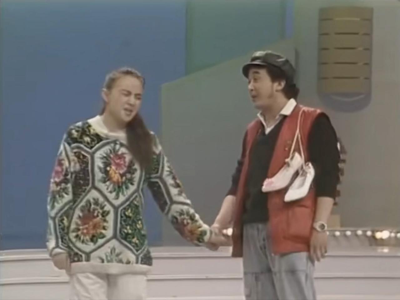 马上我们就要迎来马年的春晚了。趁这空档，咱们来聊一聊春晚的一些“梗”。比如说：包