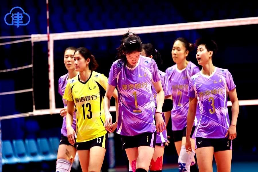 四强没了，天津女排却连夜“回血”。

排位赛第一场就把山东拉下马，3-1，干脆。