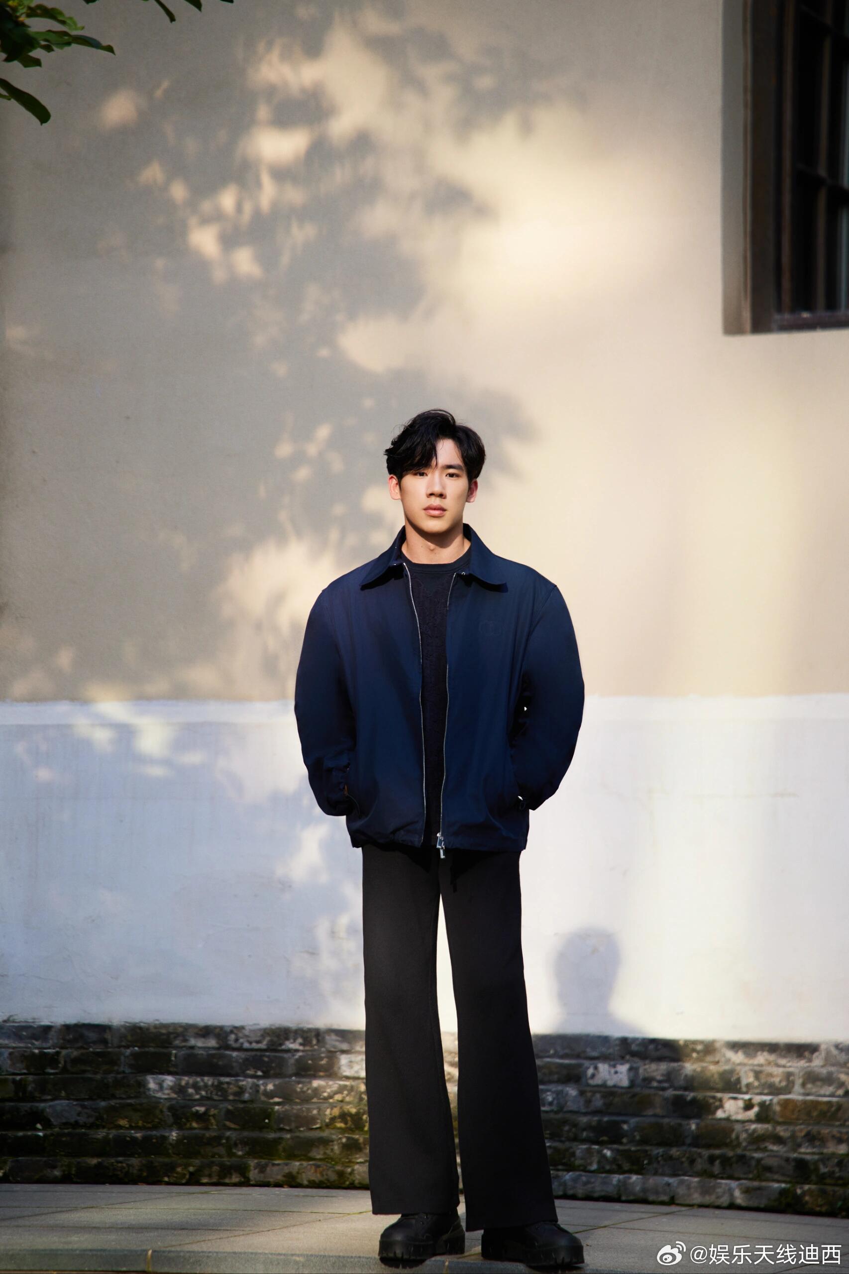 张博恒抽空拍了一组dior ootd ​​​