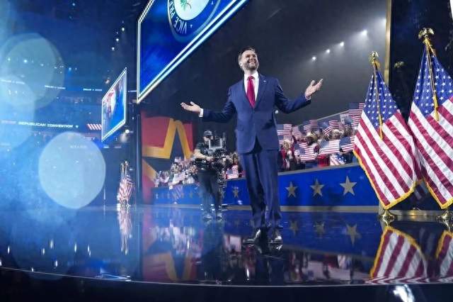 特朗普任期终点已定！共和党大会喊“48”，万斯真要接班？