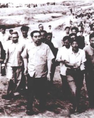 1963年，周恩来总理视察海河上游水系。