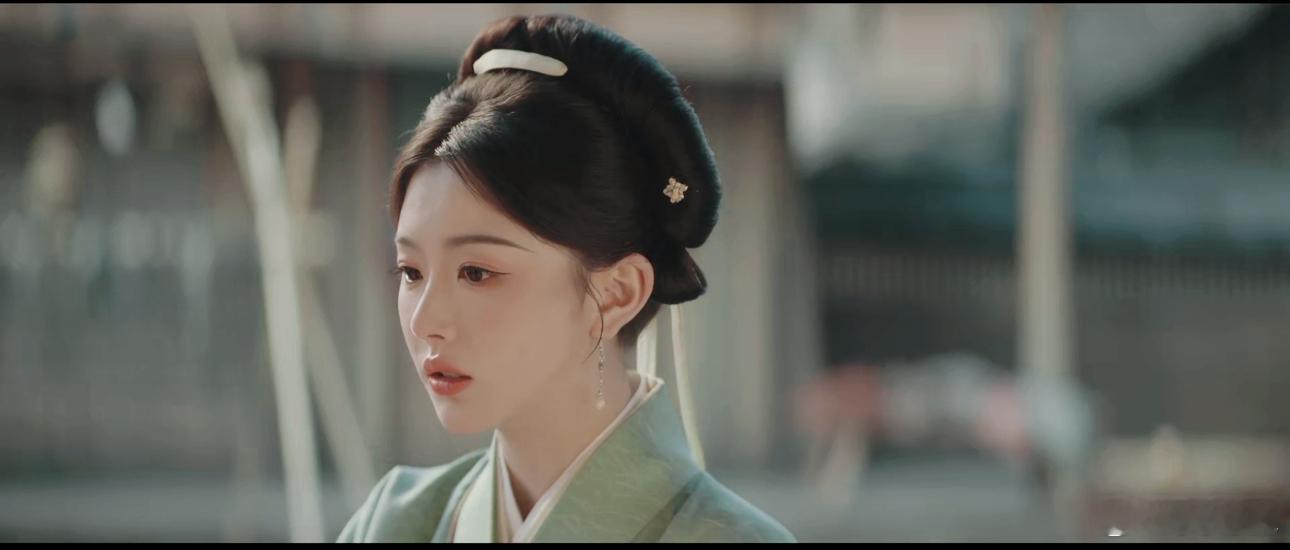 孔雪儿主动才会有故事  看孔雪儿演绎九重紫苗安素，自婚礼邂逅后，街头主动以花生糕