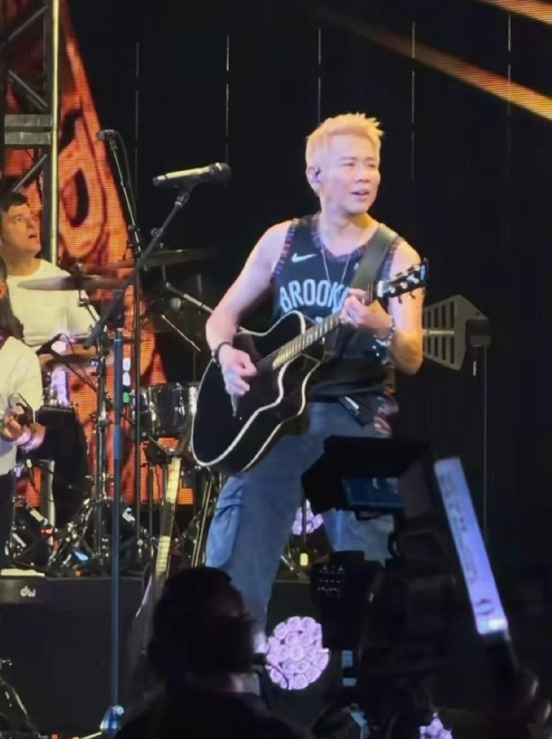 陶喆 这很难吗 听说陶喆没安排dancer，是觉得舞蹈自己来才够嗨！律动对他就像