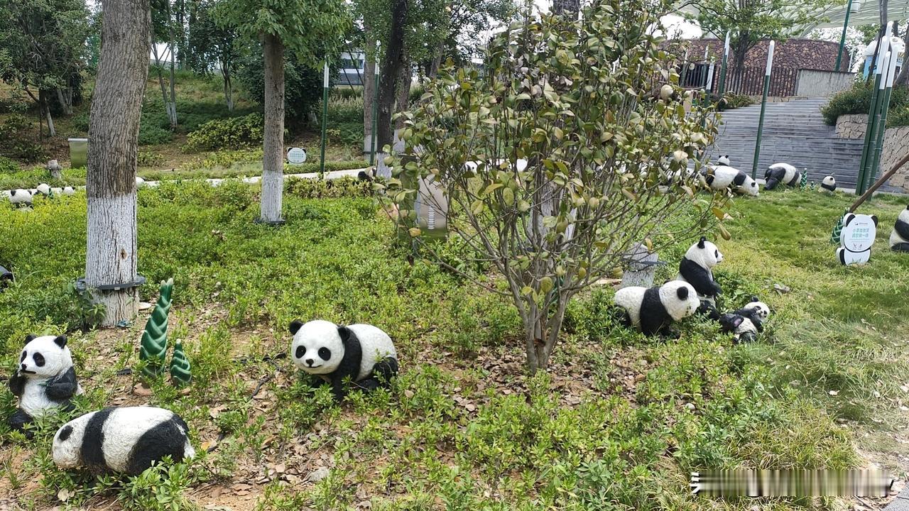 幸福从不是功成名就的璀璨，也不是大富大贵的奢华，而是藏在日常琐碎里的温暖回响。是