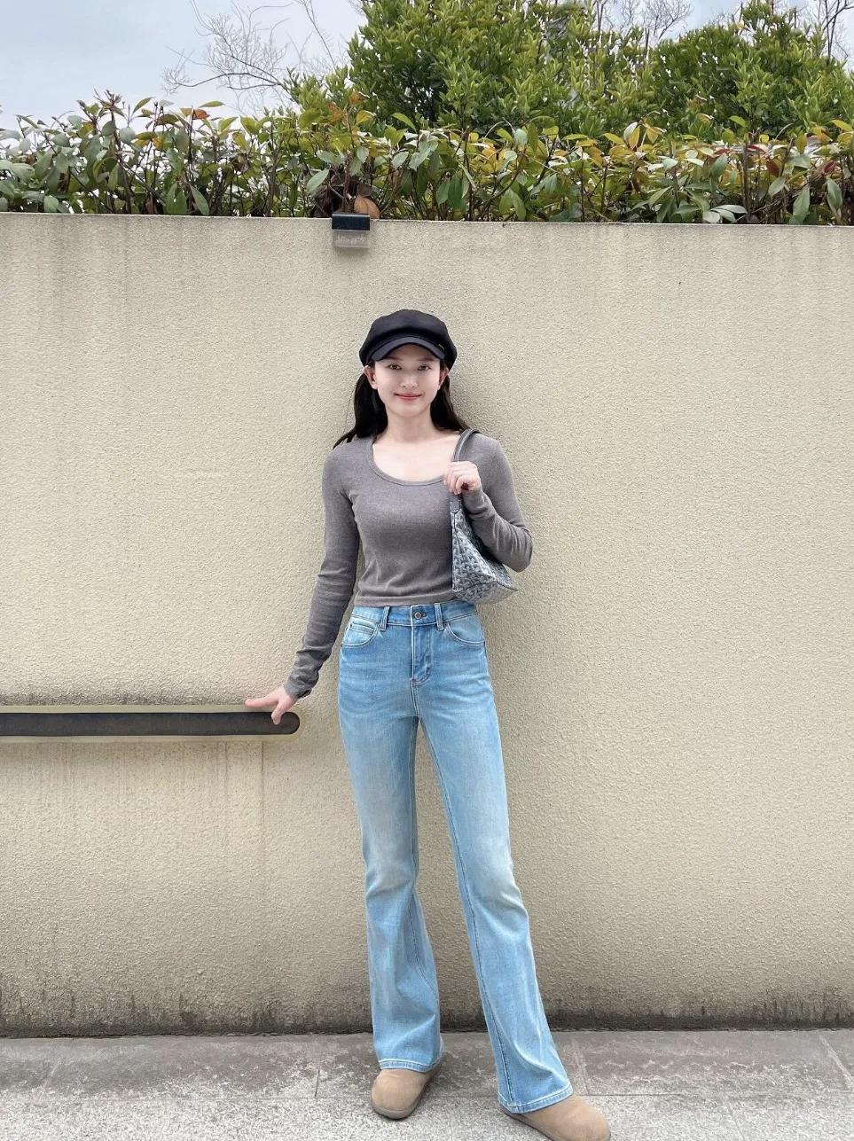 时髦洋气的穿搭风格，普普通通牛仔裤，一定黑色帽子，日常时髦感穿搭 绝美穿搭示范 