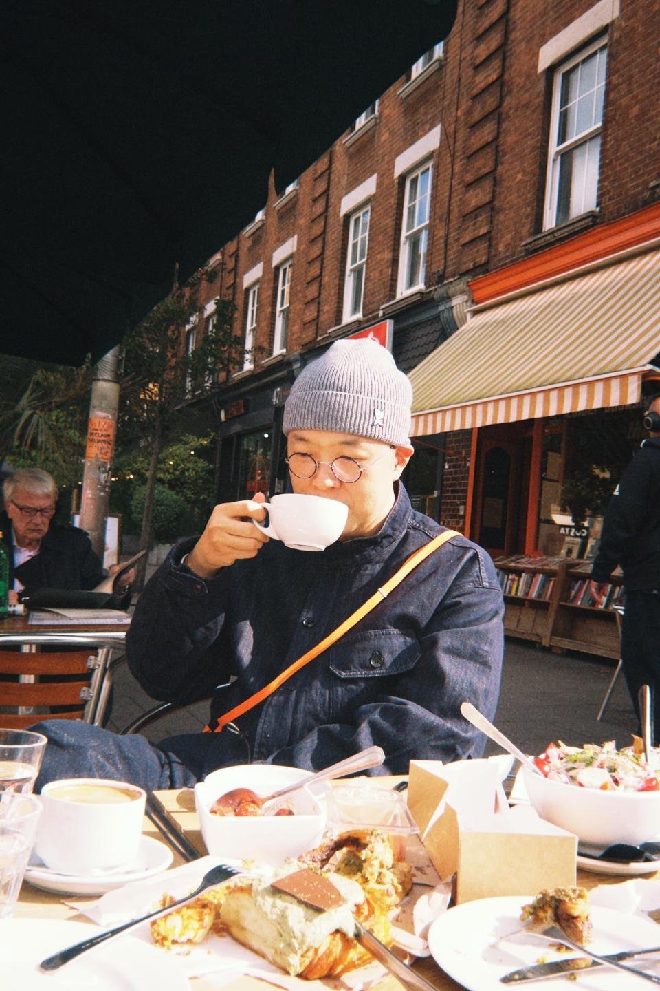 00后连夜奔赴杜海涛面试现场 谁懂这种秒响应、真落地的快乐！杜海涛直播间帮00后