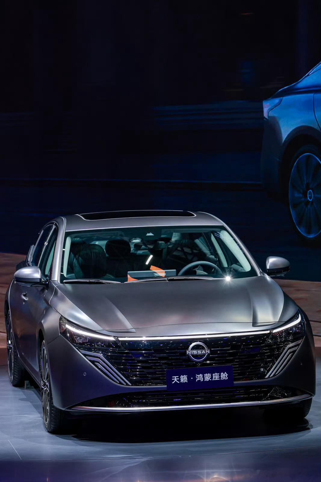 首台华系燃油车——东风日产天籁，亮相广州车展，上市限时价12.99万元-15.7