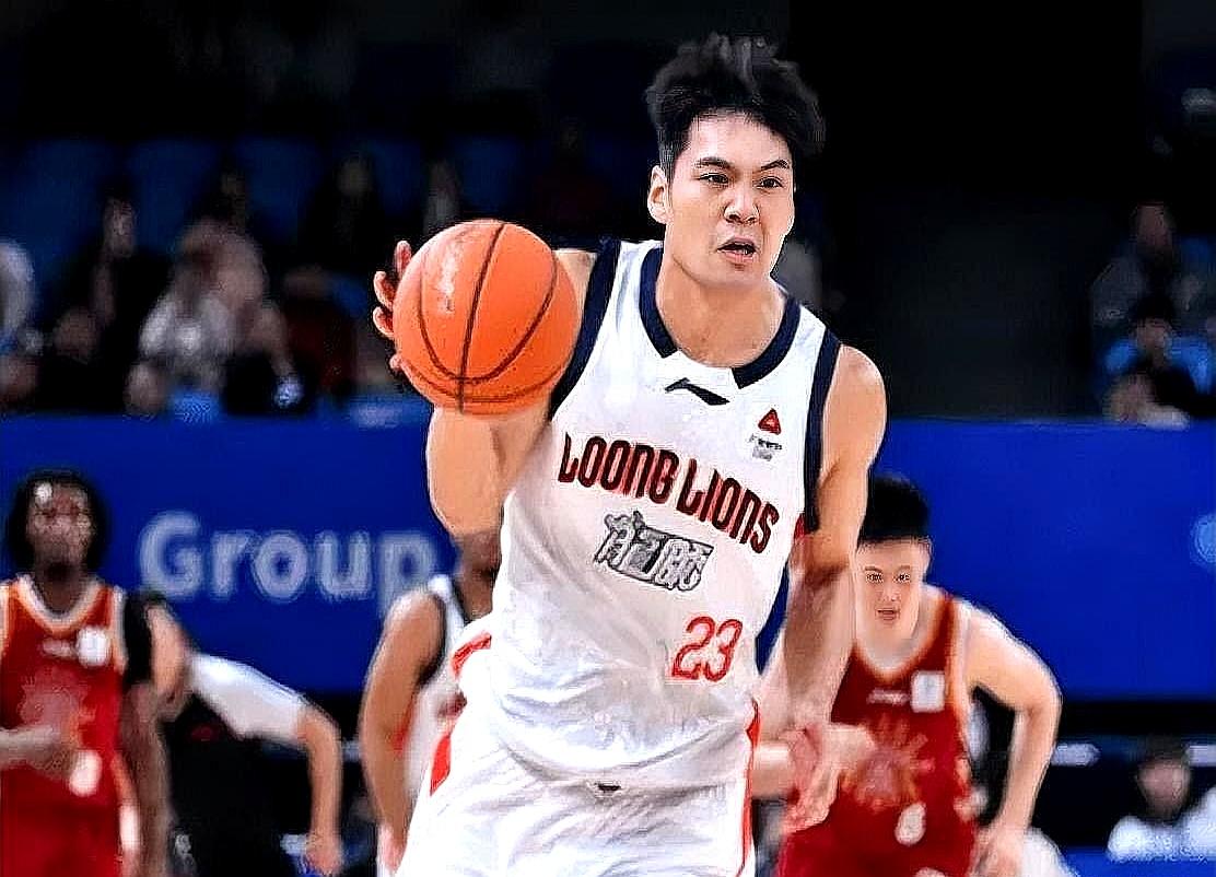 广州输给山西这球，陈国豪哪怕拿了9分3板，赛后还是主动背锅说关键时刻失误了，这孩