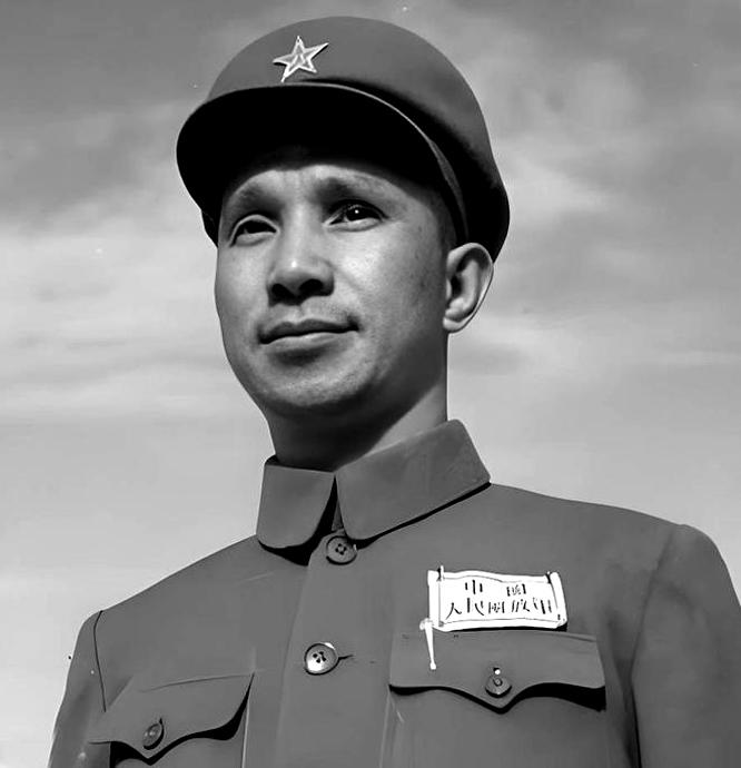 1955年，解放军第一次大授衔，粟裕，大将第一名。

说起来好听——但大将之上还
