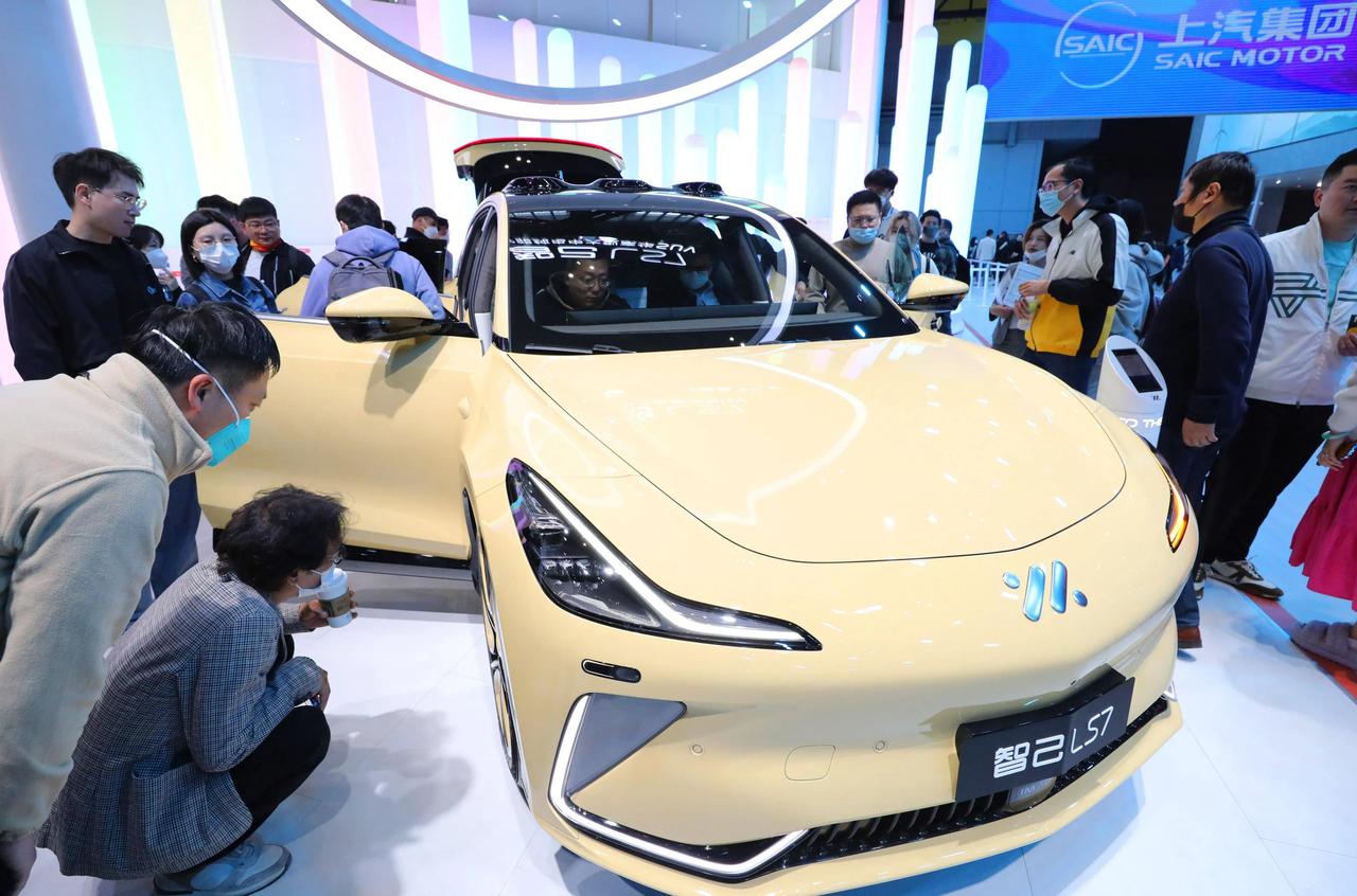中国为啥拼命推电动汽车？
看完你就明白了！

第一：要是全国都开电车，一年能用4