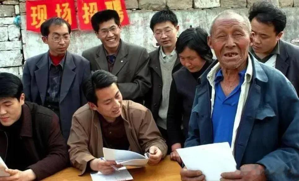 农民苦来农民难，农民办事难上难。不是借口就是拖延，被人冷落受人刁难。两趟三转办不