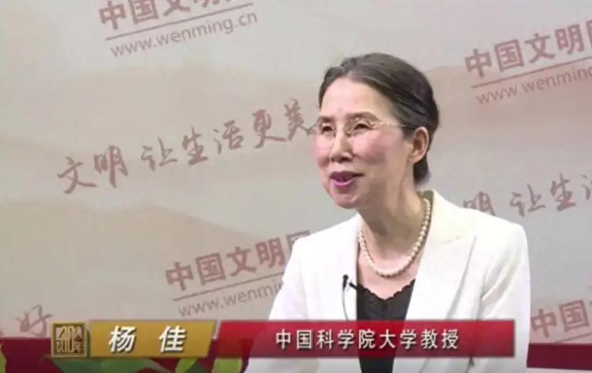 你敢信吗。一个29岁正处在人生巅峰的女人，一夜之间瞎了。紧接着丈夫带着女儿消失得