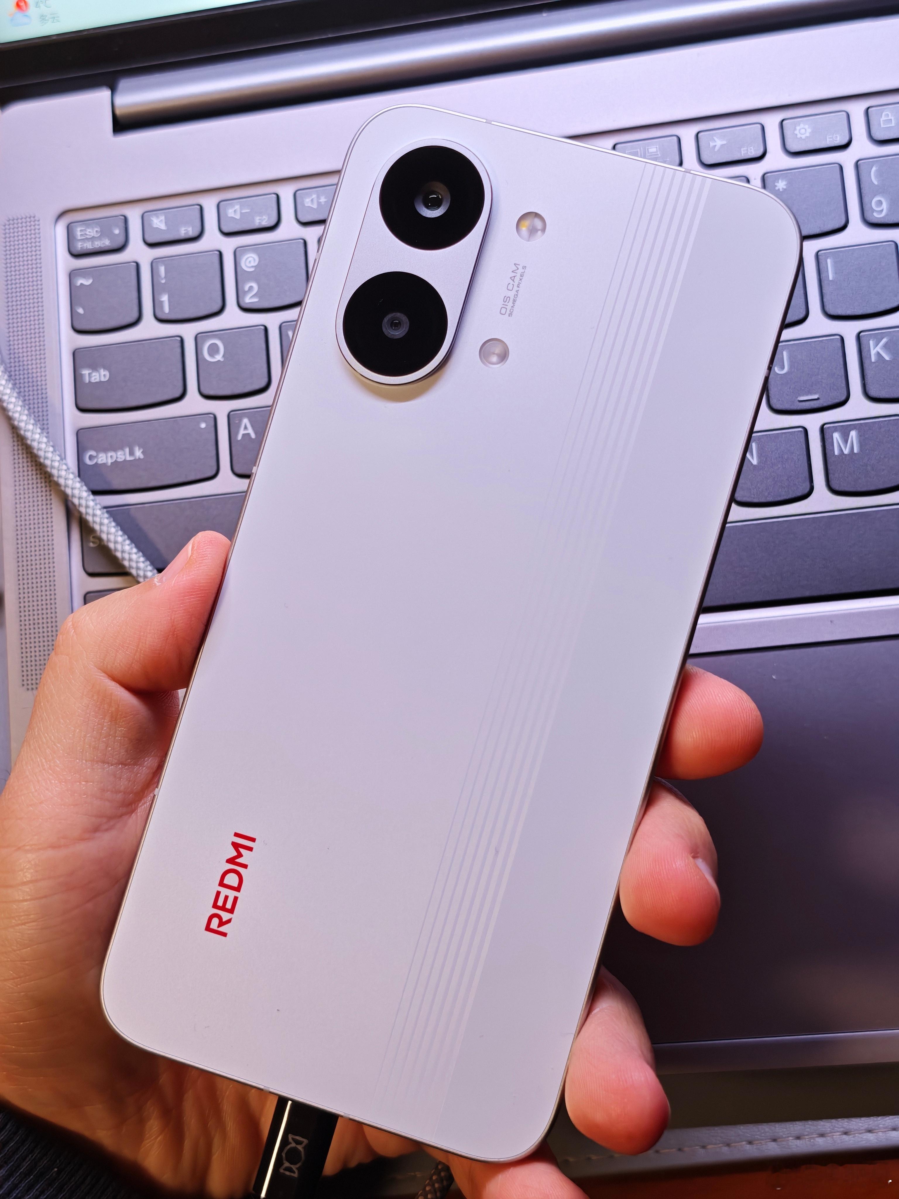 这种简单的设计真挺不错，今晚熬夜测测游戏。 