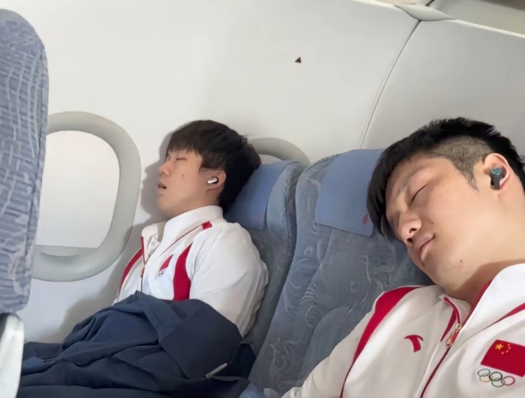 你们把全妹拽裤腰带上，全妹把你们放网上哈哈哈突然发现龙哥买东西给婵妹是对的！！！
