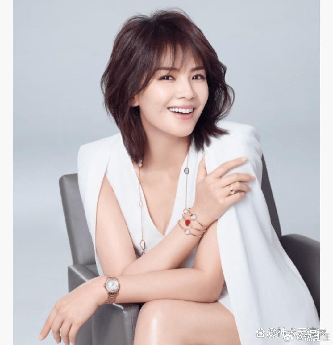 40岁的曹曦文身材丰满，风韵犹存， 是无数少男的梦中情人， 和顶级女星刘涛齐名，