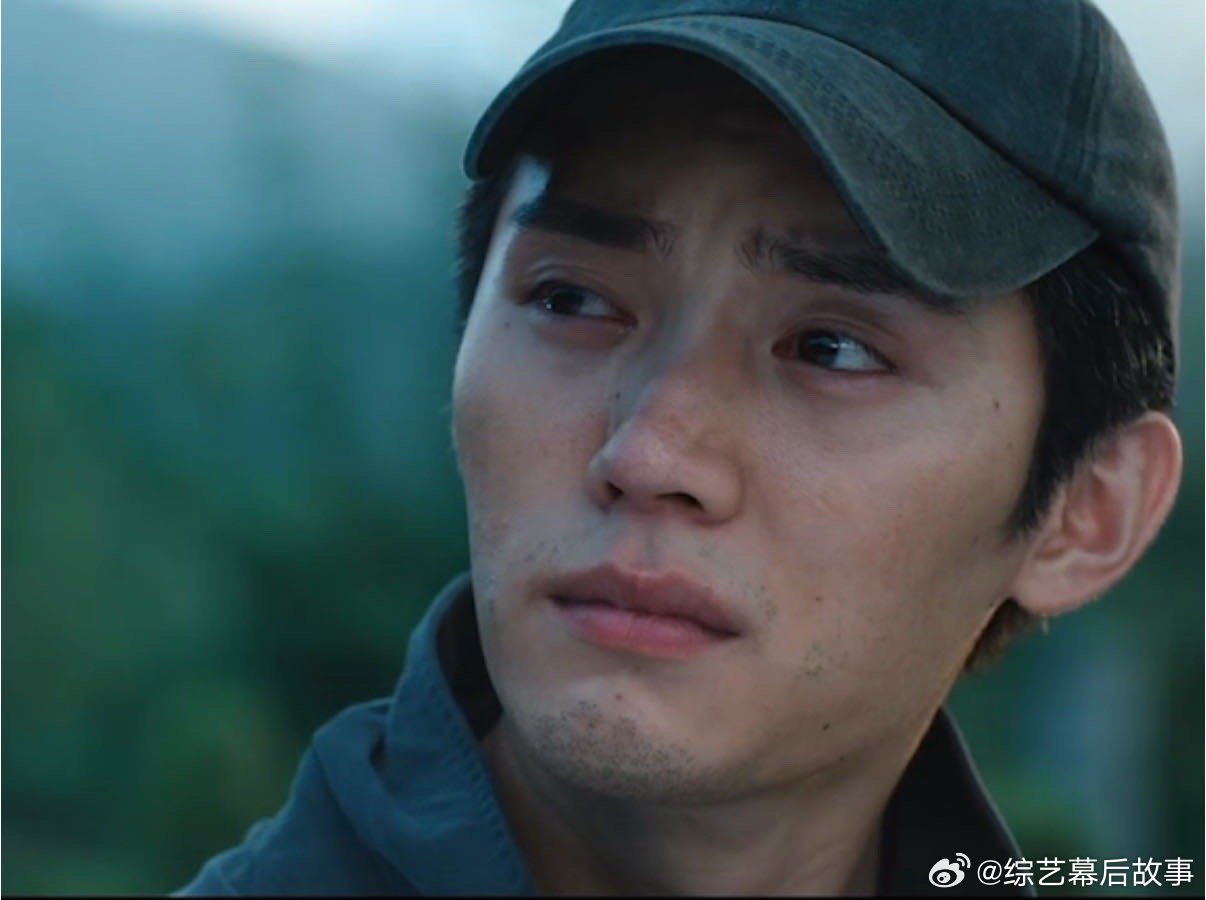 周翊然果郡王 看周翊然新剧时，一张截图让我秒穿《甄嬛传》——这深情的眼神、温润的