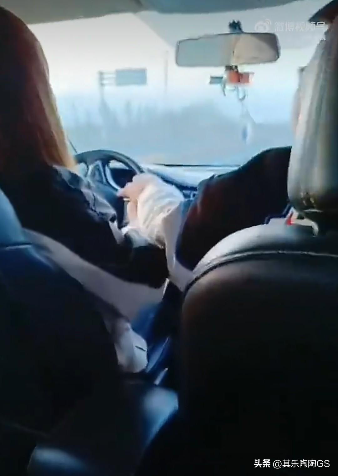 家人们，谁懂这种“副驾惊魂”啊！以前总说陪新手练车是“高危职业”，我还当段子听，