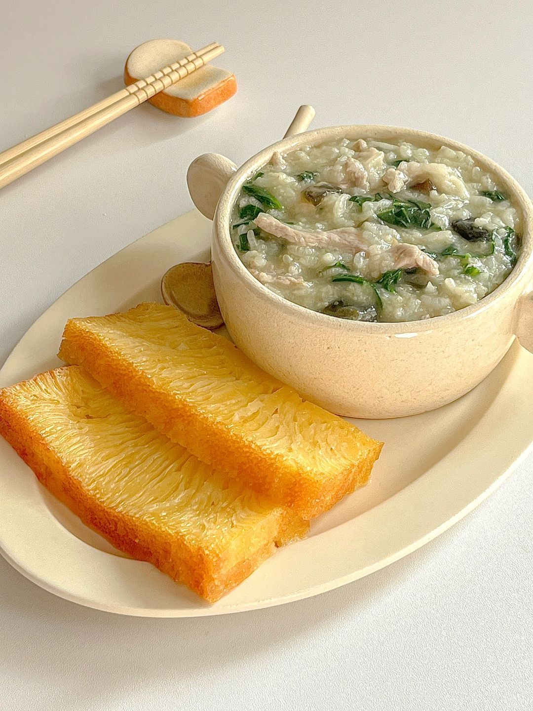 中式早餐｜料超足的皮蛋瘦肉粥🥣黄金糕🍡