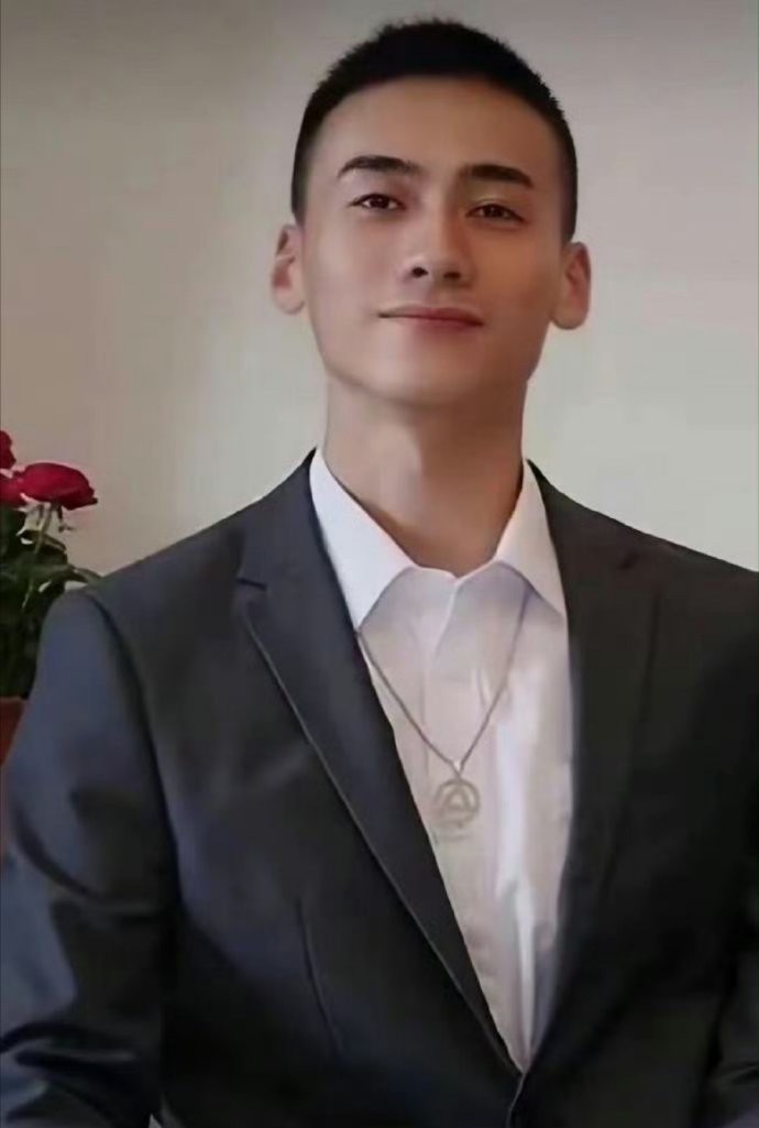 海军飞行员操礼豪，于2022年3月1日在南海实战化训练任务中壮烈牺牲。时年仅26