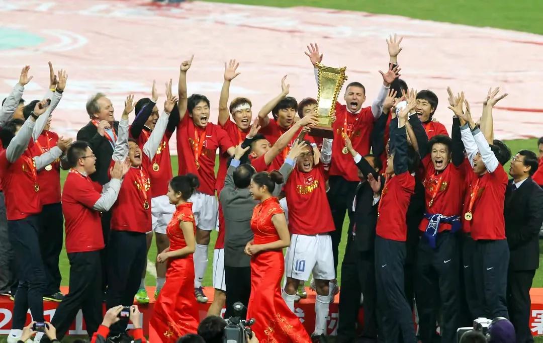 天津津门虎最强的是哪一年？
有球迷可能会说是2011年，亚冠双杀济州SK，战胜大