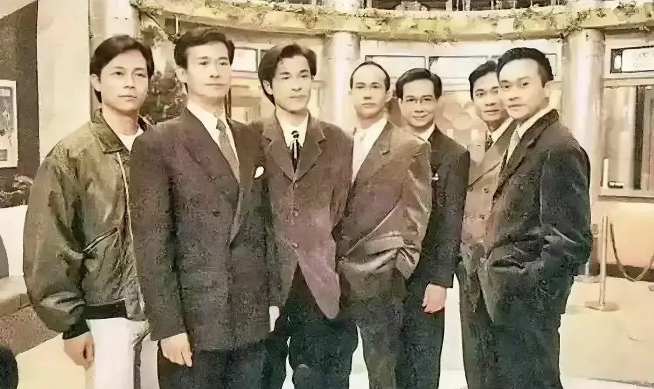 奔五奔六的70后们，在这张老照片中，你能认出几个人？还叫得出他们的名字吗？
