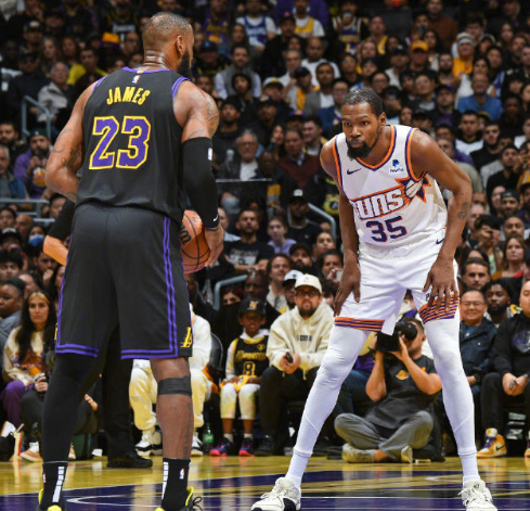 末节15分！39岁詹姆斯31分8板11助5断带队晋级[威武]NBA季中锦标赛，湖