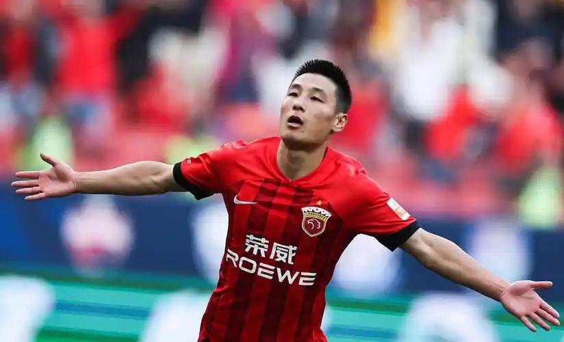 武磊这场真是神了！别人拼命想进一个球都难，他十分钟就搞进去俩。简单说，他就是用脑