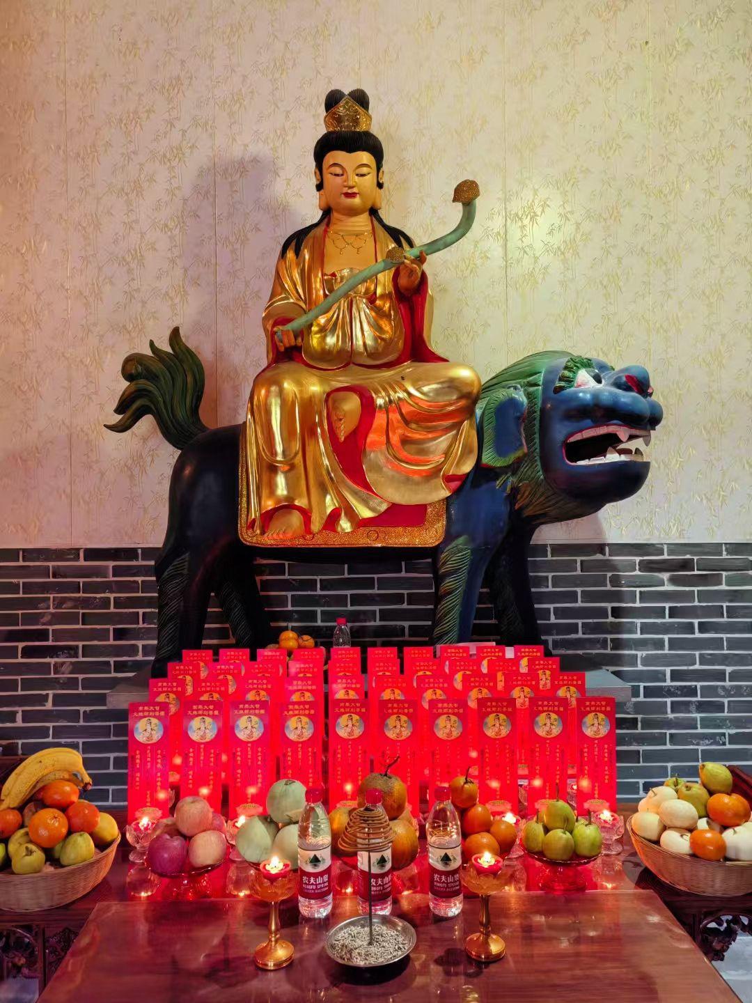 文殊菩萨诞辰吉日

高考，中考来临之际

一愿学子临场从容

心若明镜，影畅表里