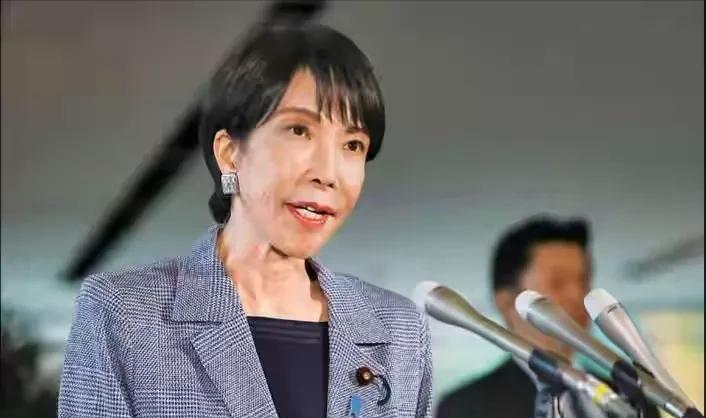 高市早苗为了自救！面对上亿日本民众，说了一句中国话。
 
一边是日本政坛长期存在