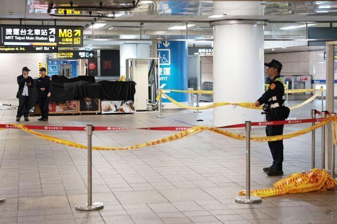 原因其实很简单！2个月前，台北车站，女子在台北车站大厅遭侵犯无人制止 。2个月后